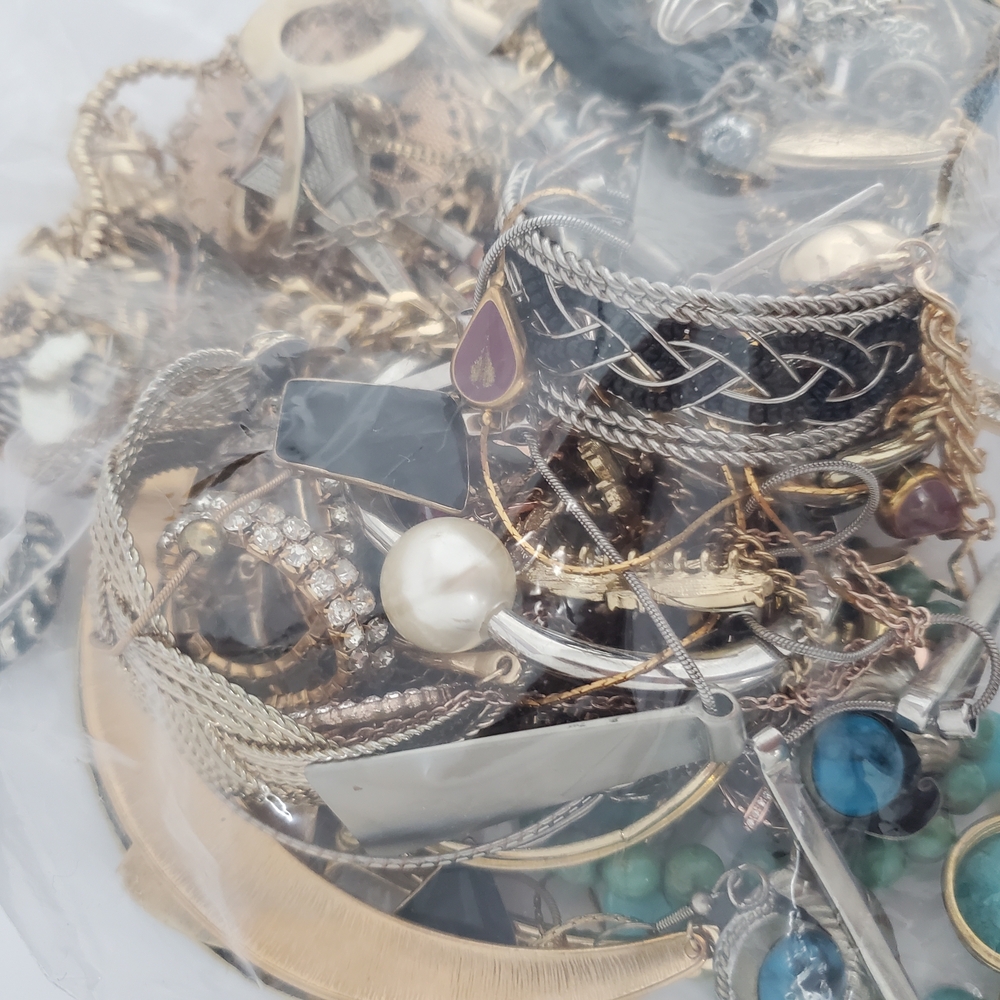 1 POUND Mystery Mixed Jewellery Lot  ALL Wearable Necklaces, Bracelets+ READ